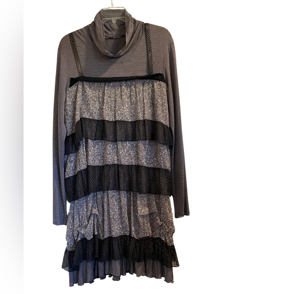 NWT Bai Amour French Multi Layer Long Sleeves Dress. Gray and Black. Large